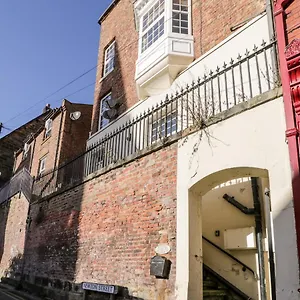 https://nutshell-whitby.yorkshirehotels.net