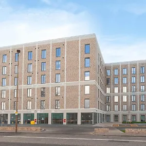  Apartment Bright Modern And Private Bedrooms With Shared Kitchen At Straits Meadow Near Centre