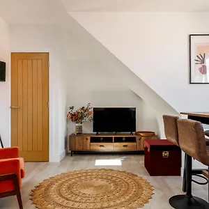 https://apt-modern-1-bed-seaside.tophotelsbath.com