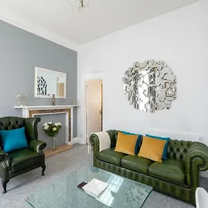 https://super-first-floor-apartment-two-bedroom-central-location.tophotelsbath.com