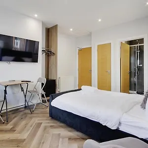 https://apt-wimbourne-road-1.tophotelsbath.com