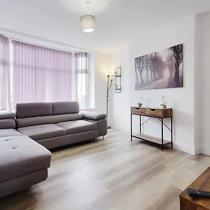 https://apt-wimbourne-road-2.tophotelsbath.com